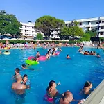 Eraora Village فندق